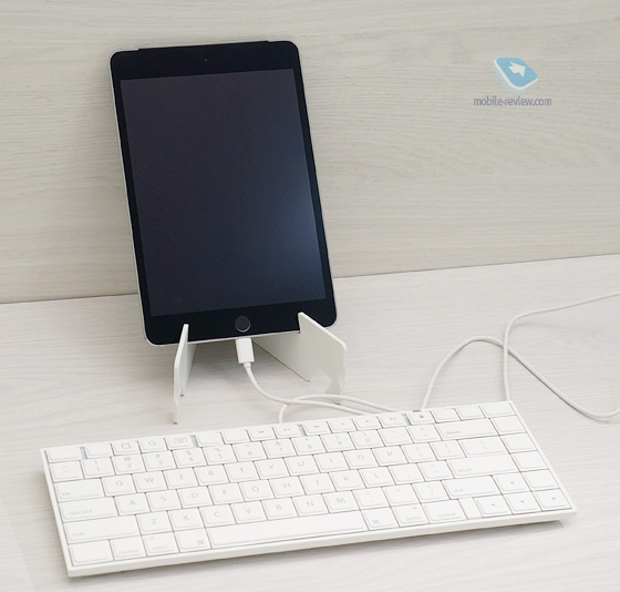 Macally Lightning Wired Keyboard for iPad and iPhone