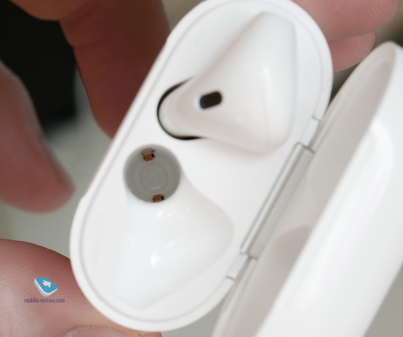   Apple AirPods  