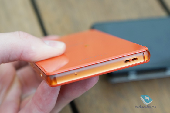 http://mobile-review.com/articles/2014/image/ifa-sony-z3-compact/pic/06.jpg