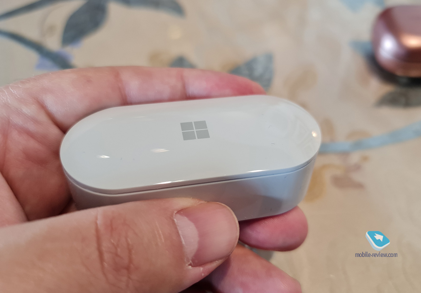  609.     Microsoft Surface Earbuds