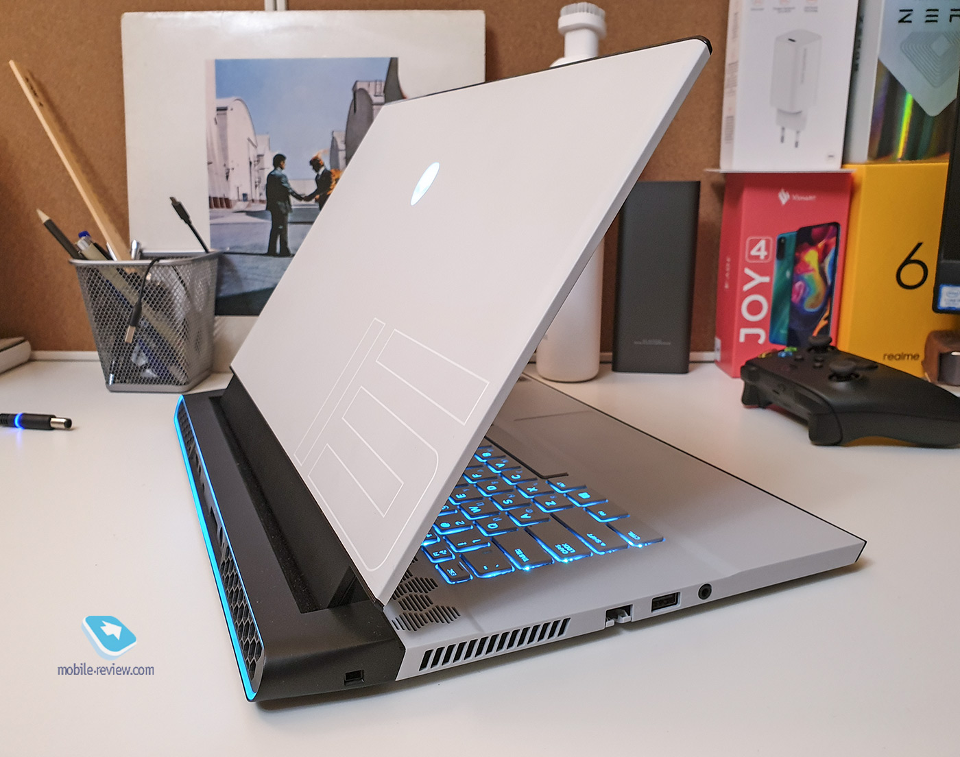  Dell Alienware m15 R3: OLED-  GeForce RTX 2080