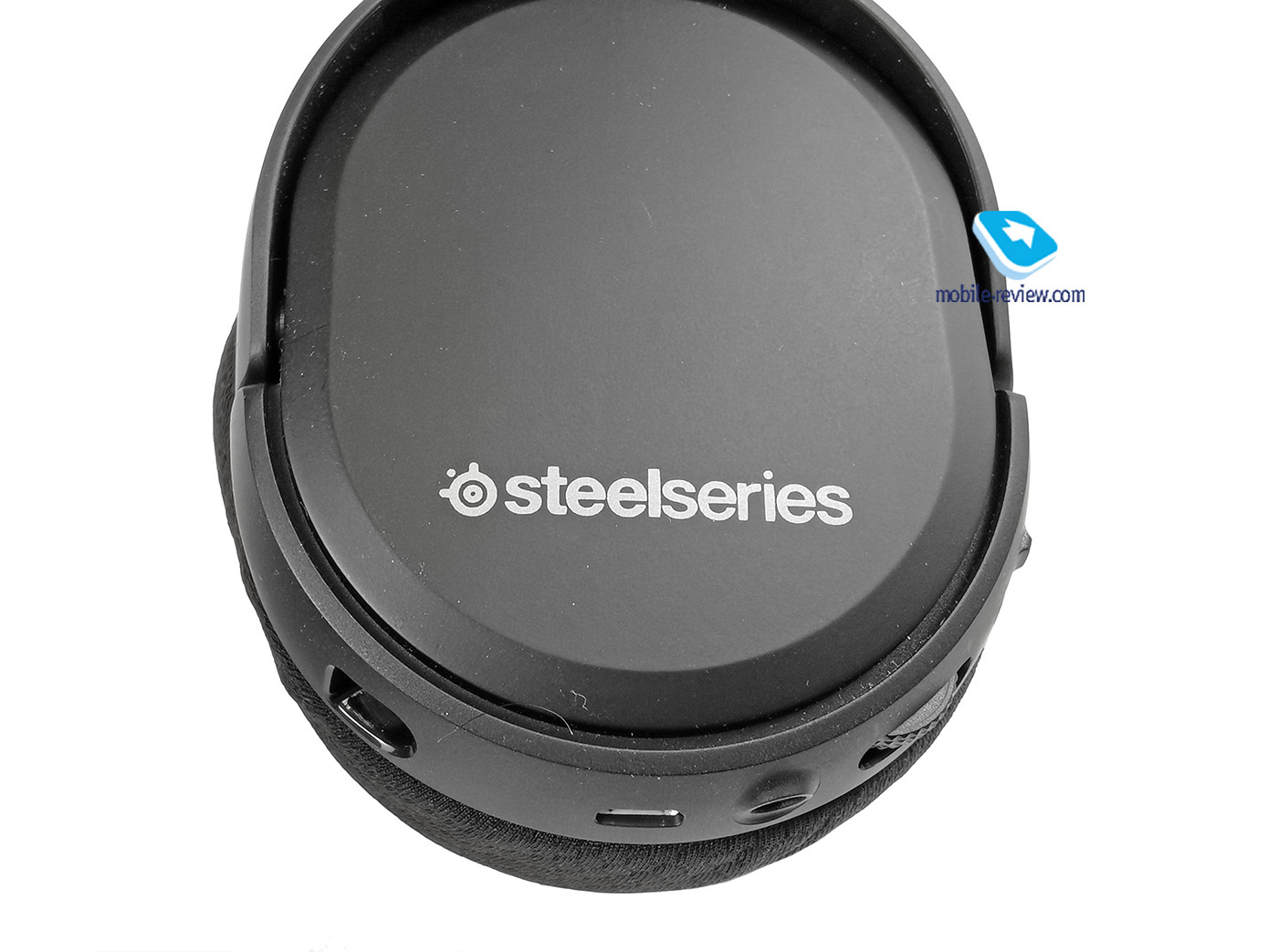    SteelSeries Arctis 1 Wireless  Arctis 3 Console