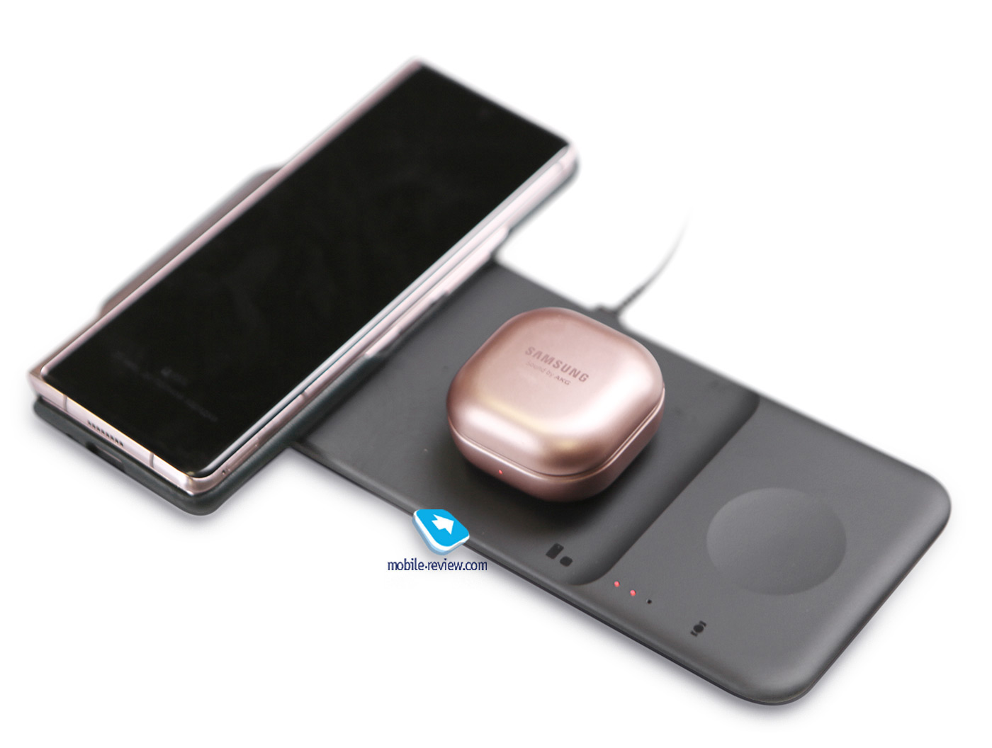 Обзор беспроводной зарядки Samsung Wireless Charger Trio (EP-6300)
