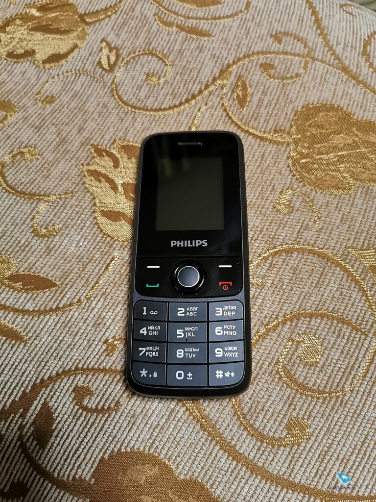 Обзор кнопочных телефонов Philips Xenium E117 и Xenium E207 — Mobile ...