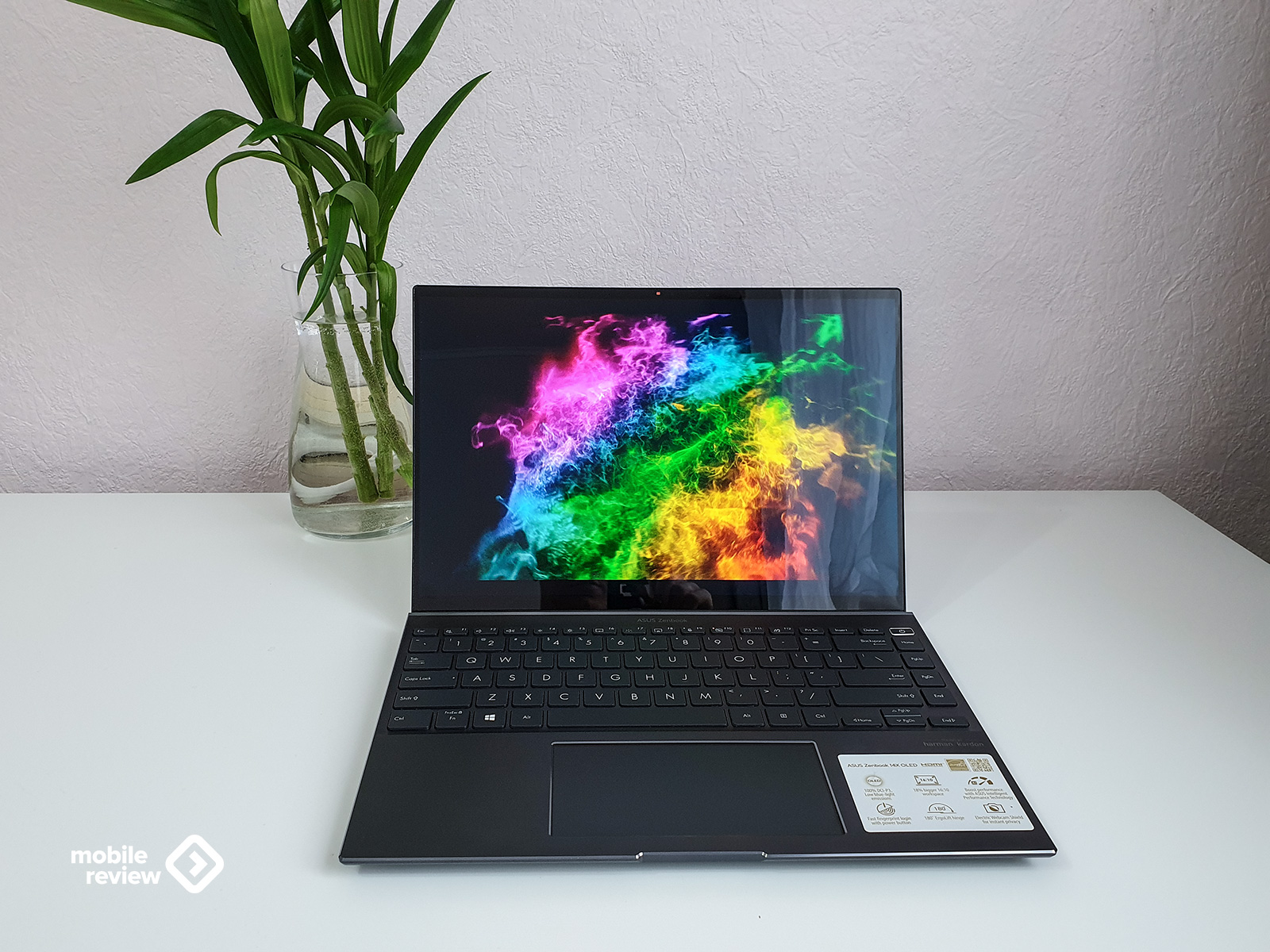 ASUS ZenBook 14X OLED: надёжный ноутбук с двумя экранами