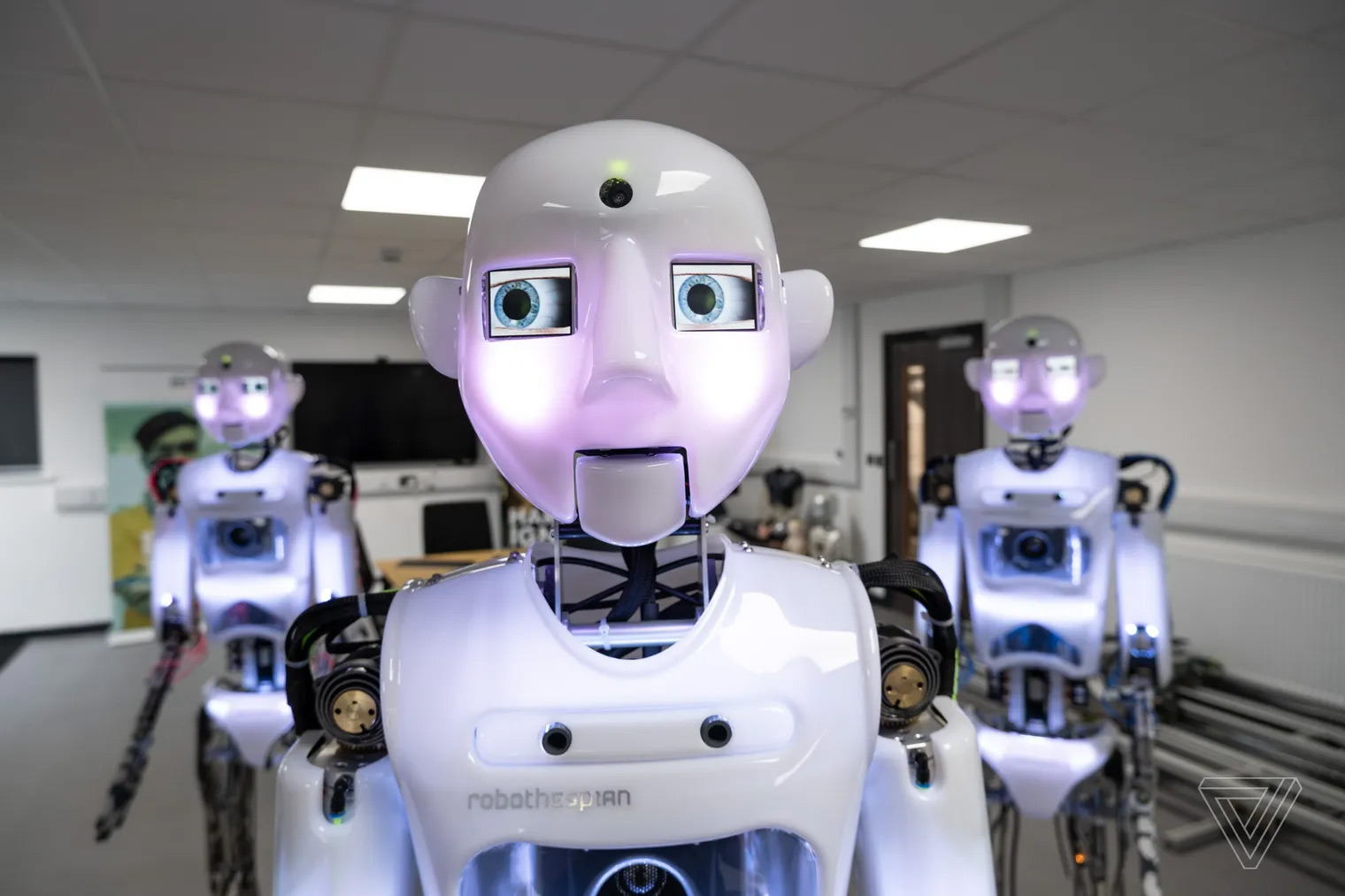 Роботы мечты и реальность. Проектирование роботов. Робот ROBOTHESPIAN. Робот машет рукой. Роботы последние достижения.