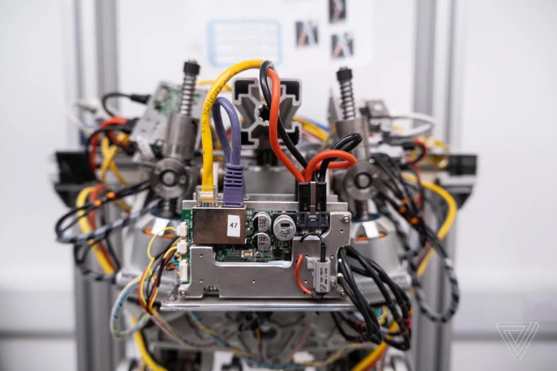 Роботы мечты и реальность. Электротехника для роботов. Робот инженер. Робот Ameca. Роботы мечты или реальность.