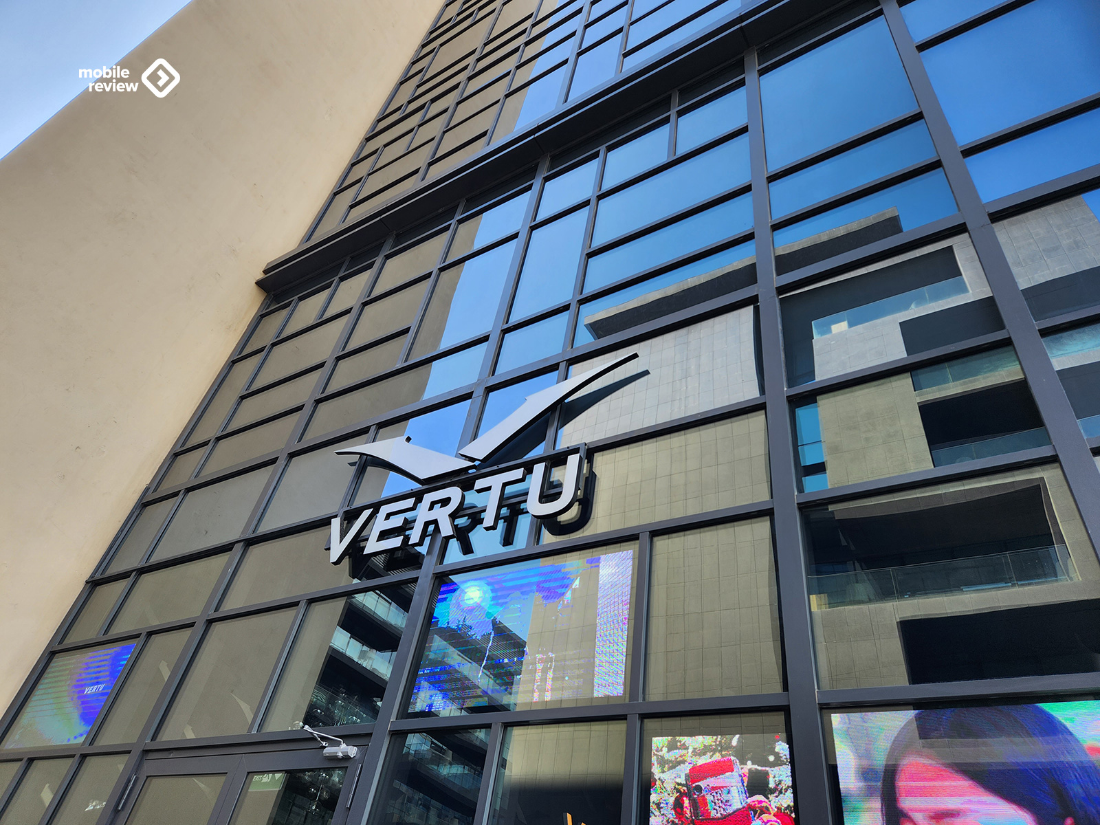 Магазин Vertu в Дубае — остатки былого величия люксовой марки