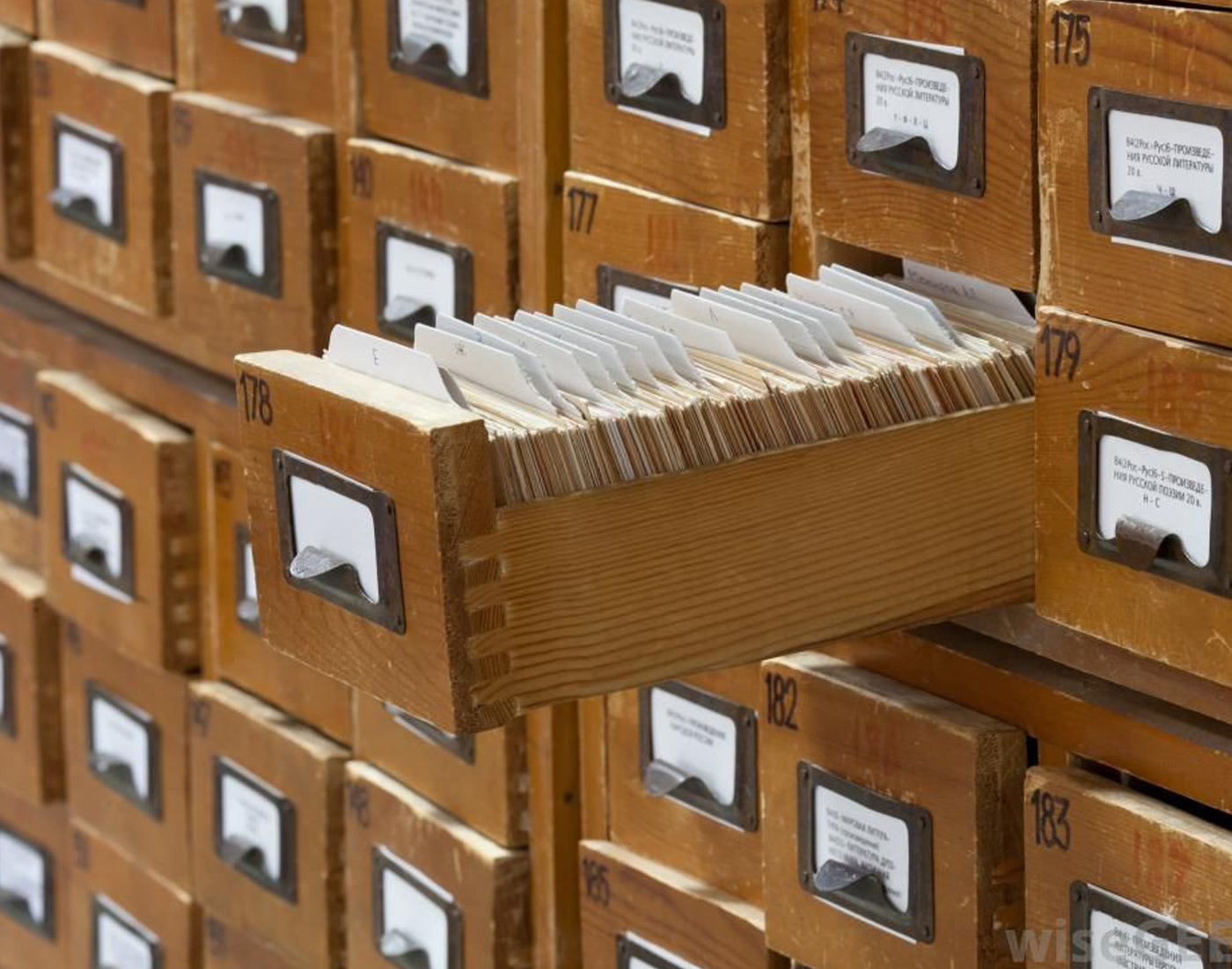 Index library. Картотека в библиотеке. Библиотечный каталог. Ящики в библиотеке. Ящики для архива.