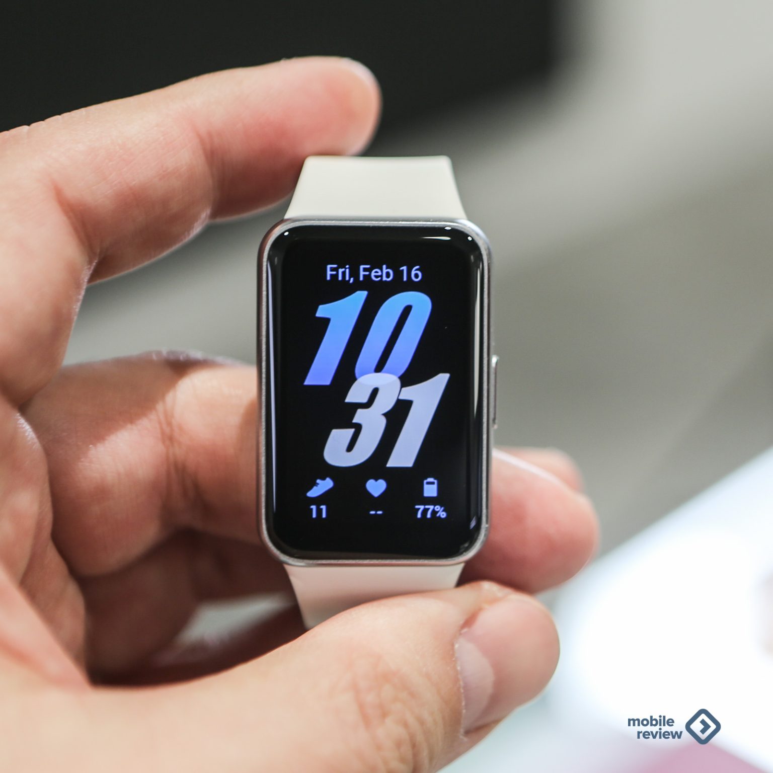 Samsung Galaxy Fit3 – умный фитнес-браслет с большим экраном — Mobile ...
