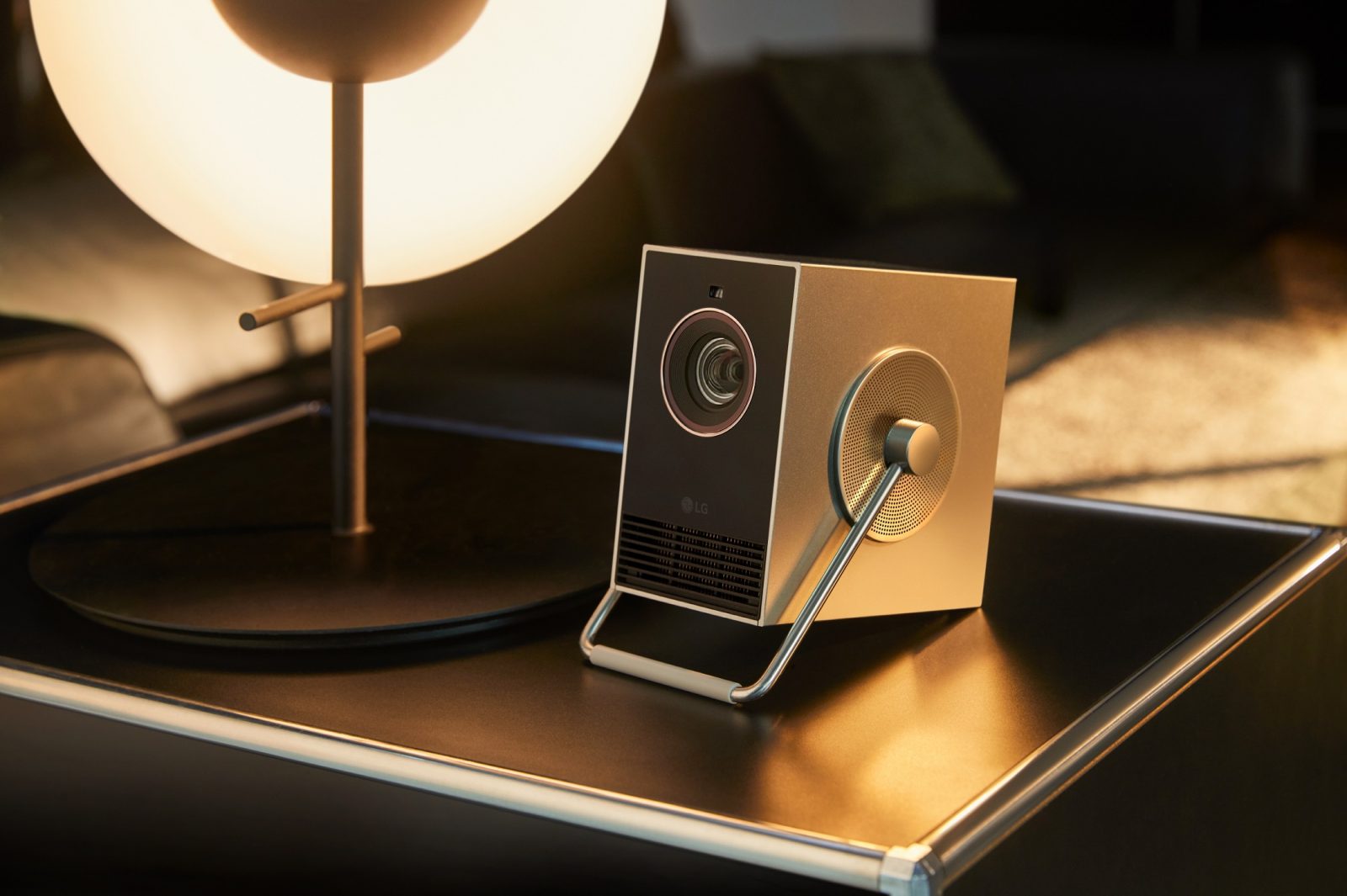 Маленький проектор для большого кино: LG готовит релиз CineBeam Qube ...