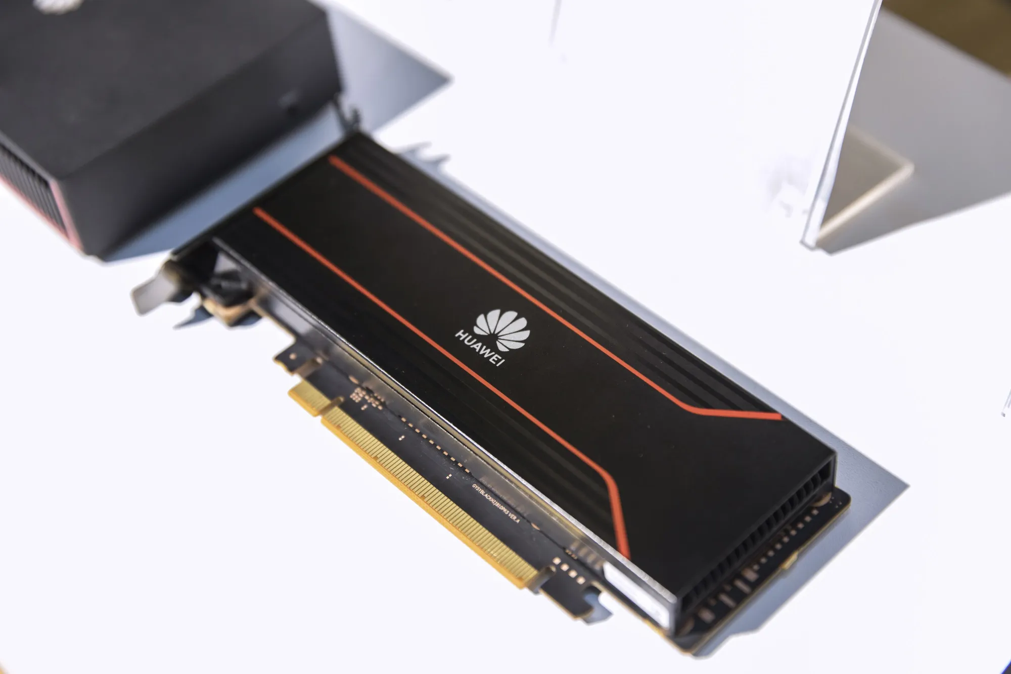 Противостояние Huawei и США: Малайзийская история с ИИ на базе чипов Ascend