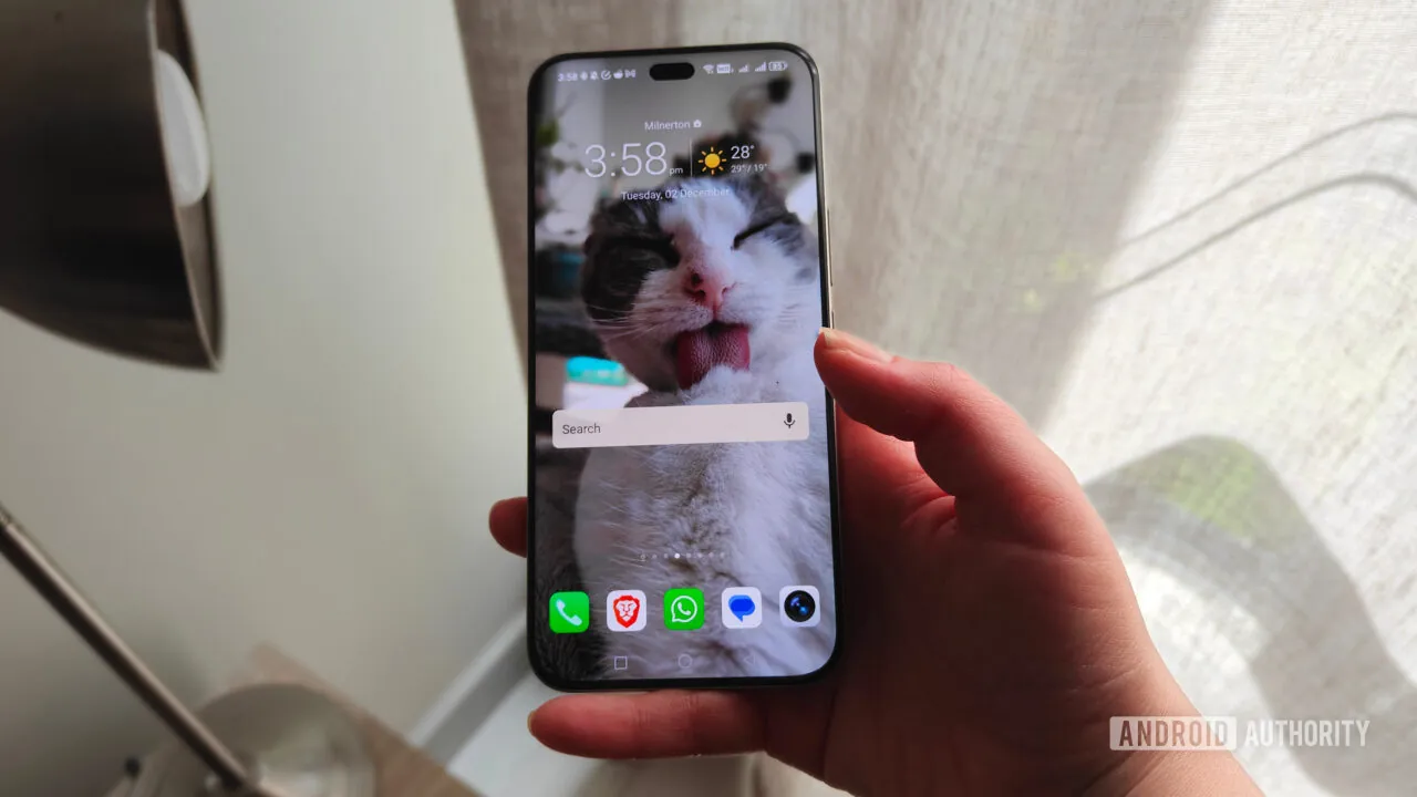 «Смартфонный мизинец», или как телефоны портят наше здоровье