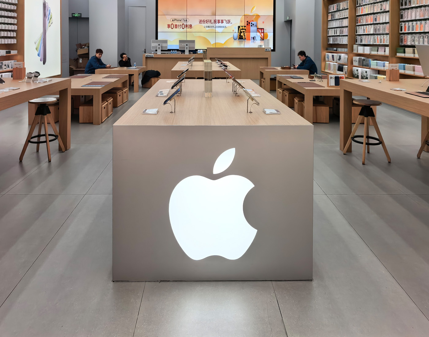 Бирюльки № 889. Поддельный Apple Store и обман в фотографиях