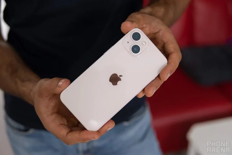 Apple обновляет семилетние смартфоны. Зачем?