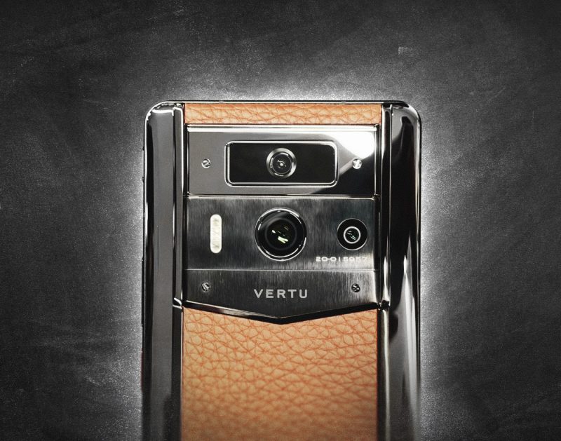 Сходил на открытие корнера Vertu в restore:. «Британцы» еще живы?