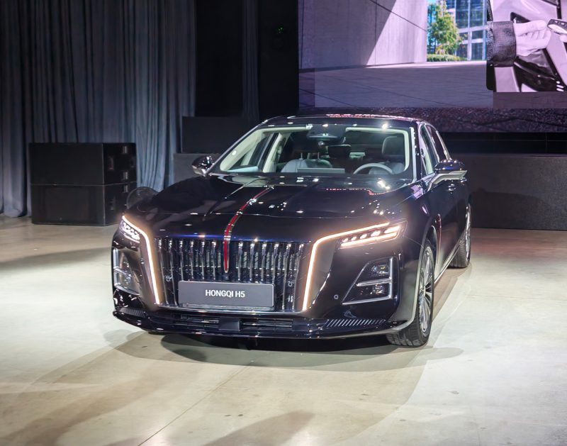 Обновленный седан Hongqi H5