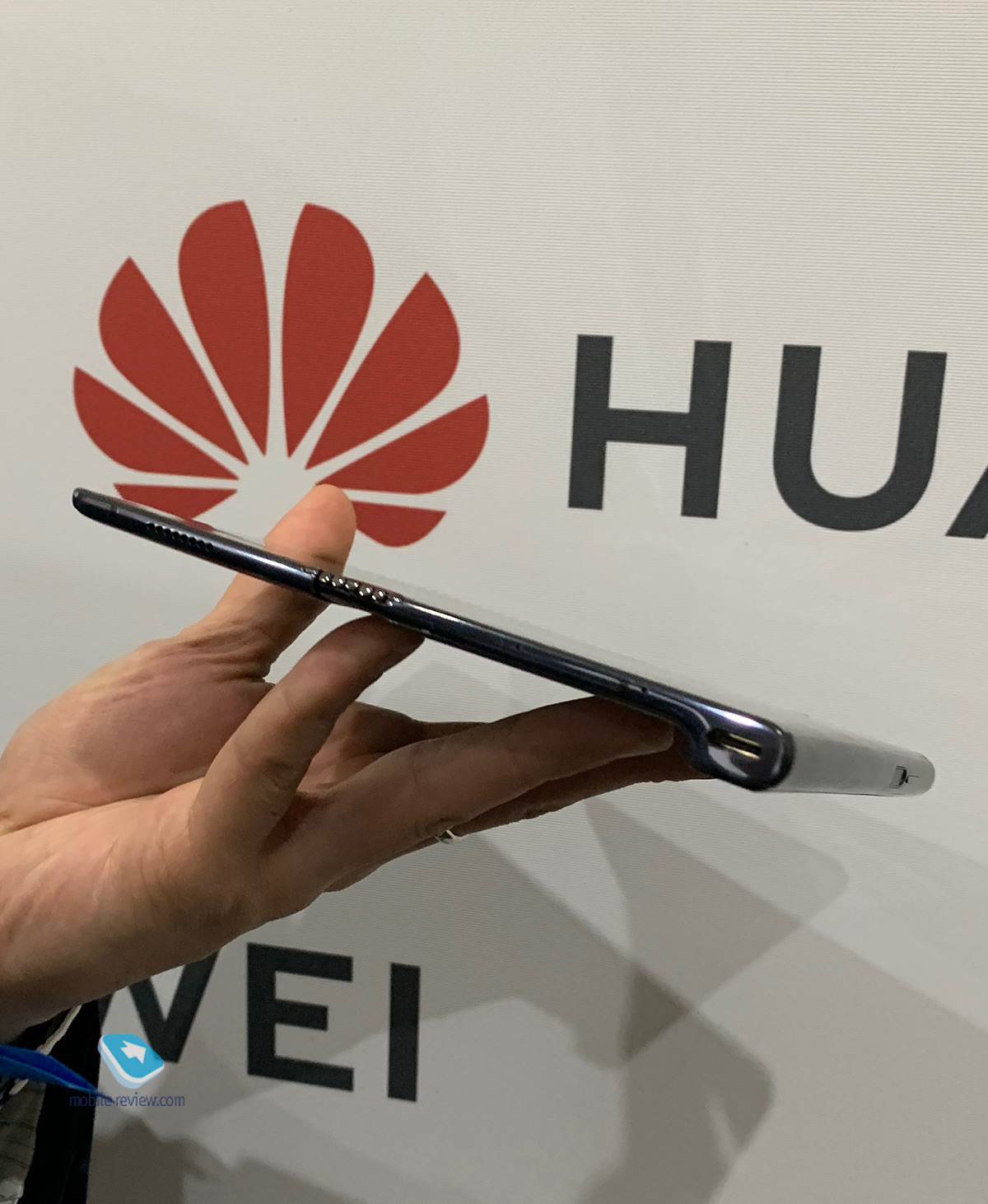 Samsung Fold против Huawei Mate X – сравниваем смартфоны с гибкими экранами