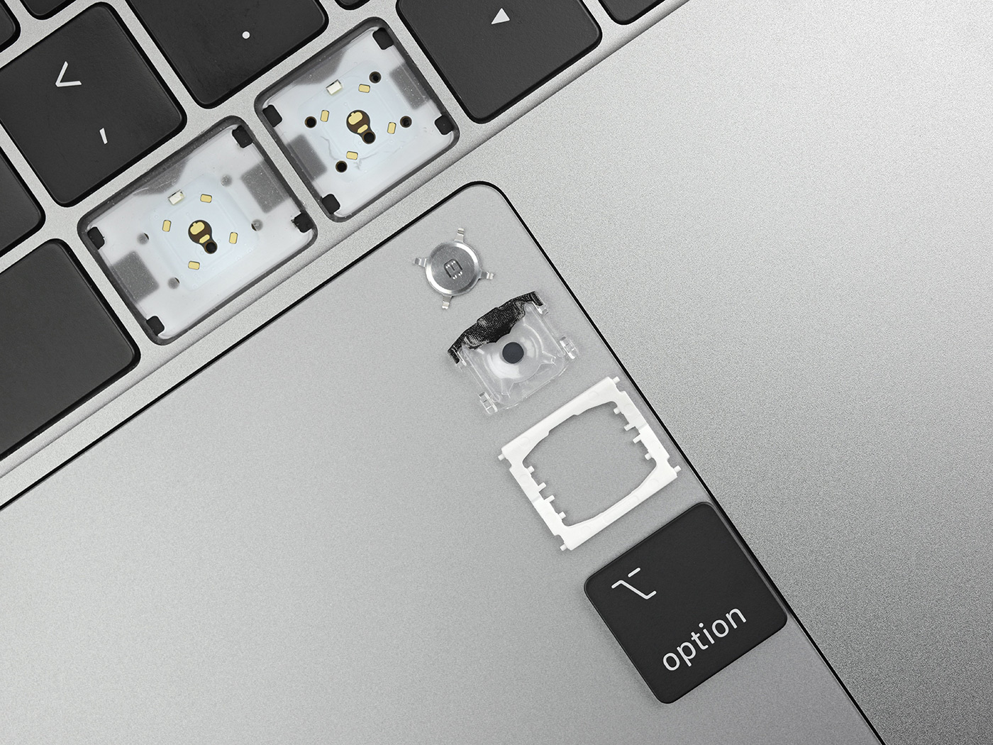 Опыт покупки MacBook (РСТ) по цене «серого» рынка и последующего ремонта клавиатуры