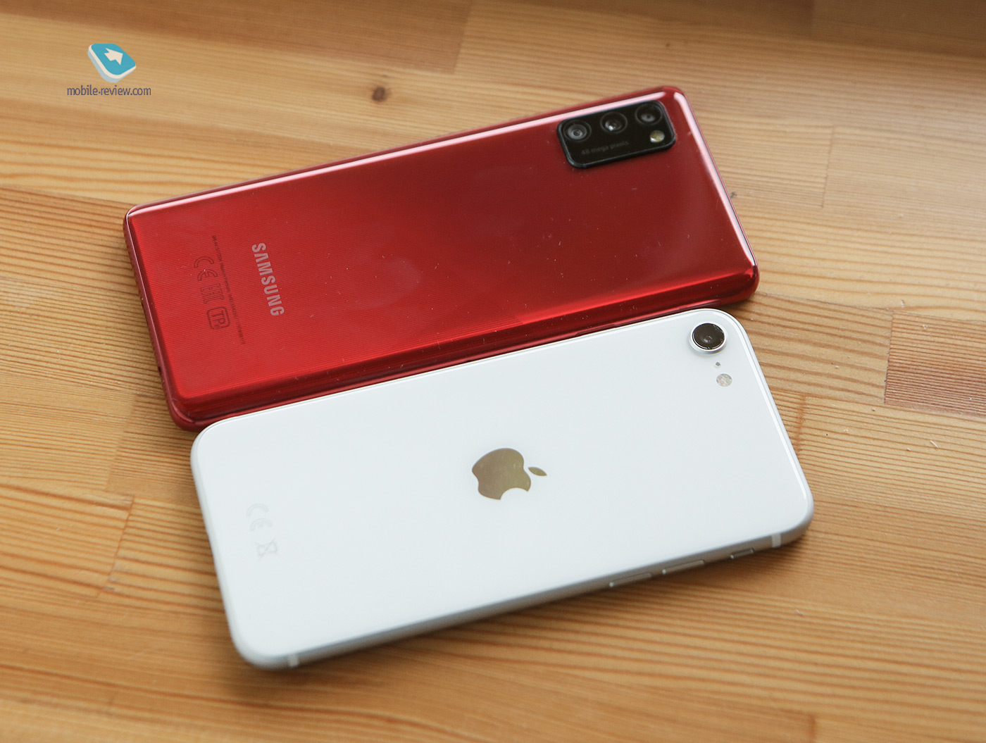 Jagorancin Mai siye iPhone kwatanta SE 2020 da Galaxy A51