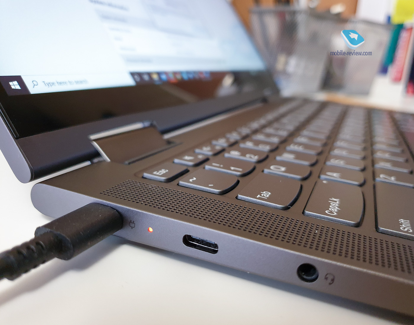 Ultrabook Lenovo Yoga C740-14IML: good business option