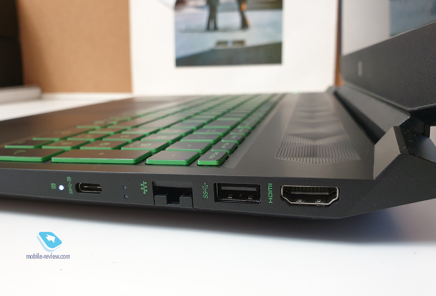 Affordable HP Pavilion Gaming 16 Review: Cyberpunk 2077 at 60 fps