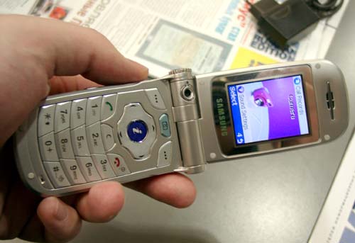 Mobile-review.com First impressions of Samsung SGH-V200