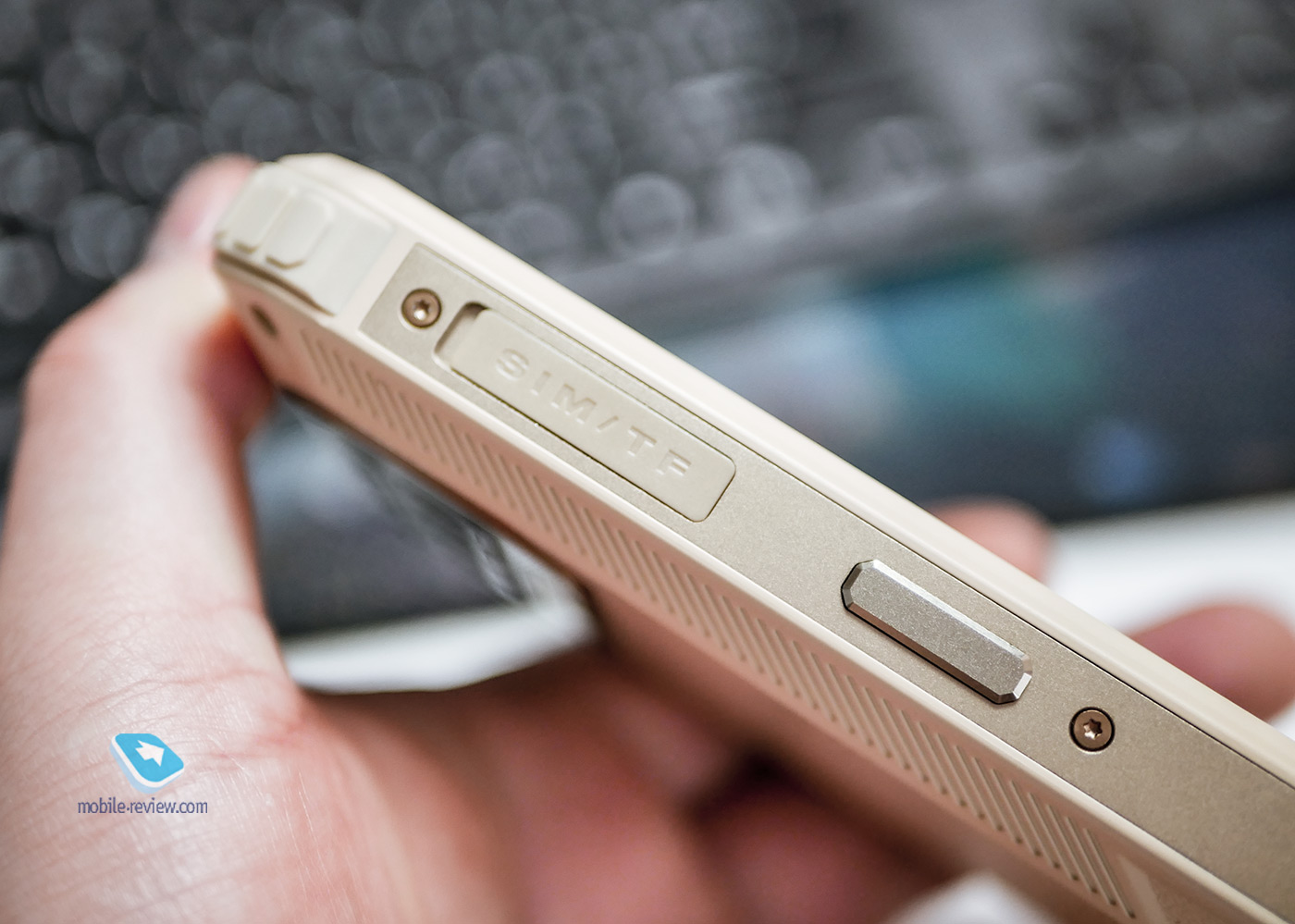 Обзор загадочного защищенного смартфона F150 B2021 – этот «зубр» вам точно не по зубам!