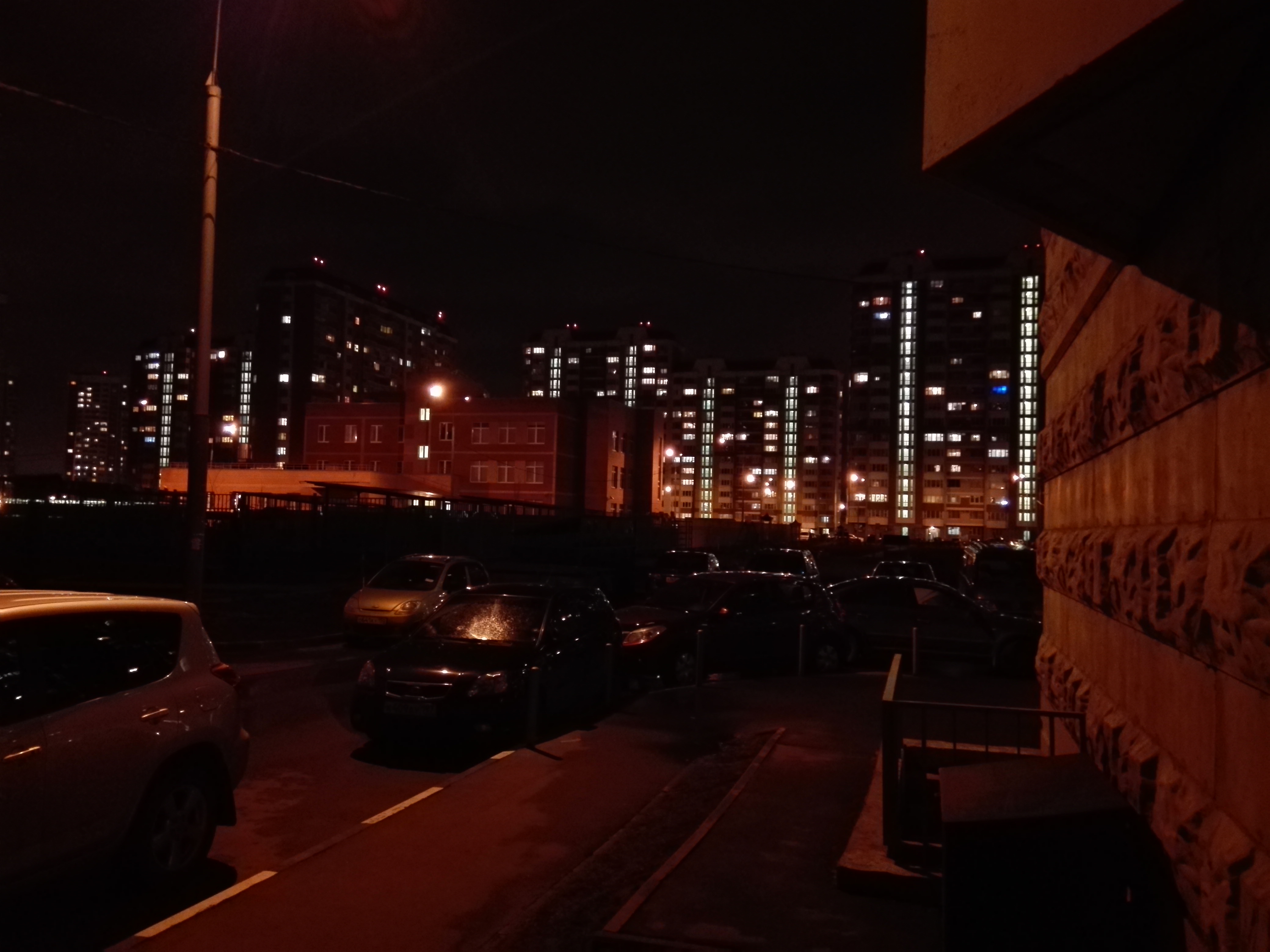 30 апреля ночь. Киев ночью без света фото. Воронова, 20 ночь. Ночные фото для гача в Поляне. Хонор 70 фото ночью.