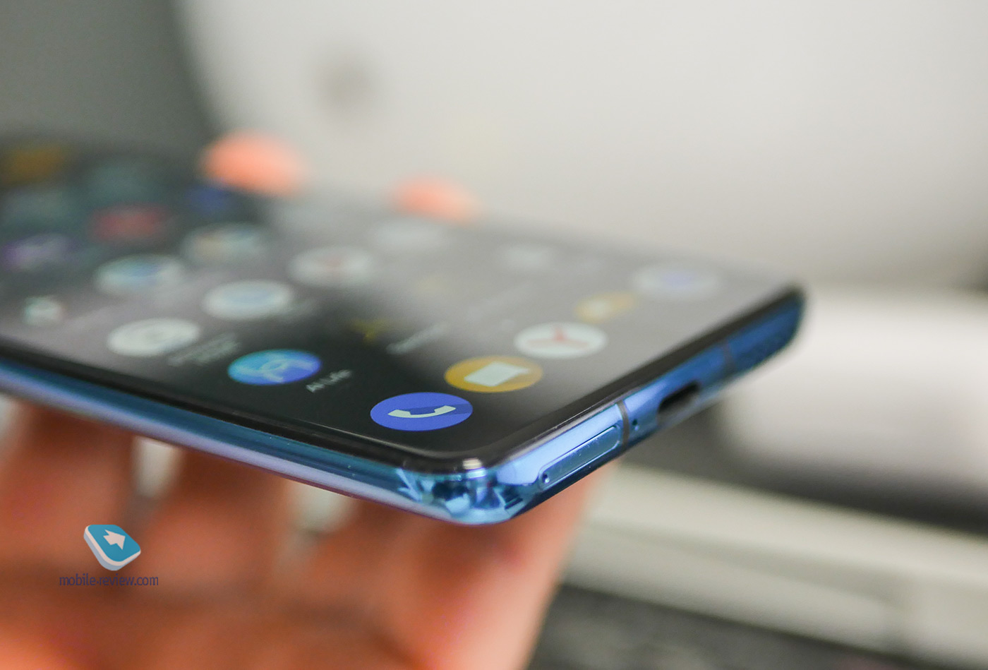 Huawei P40 Smartphone Review - essayé d'être un phare compact