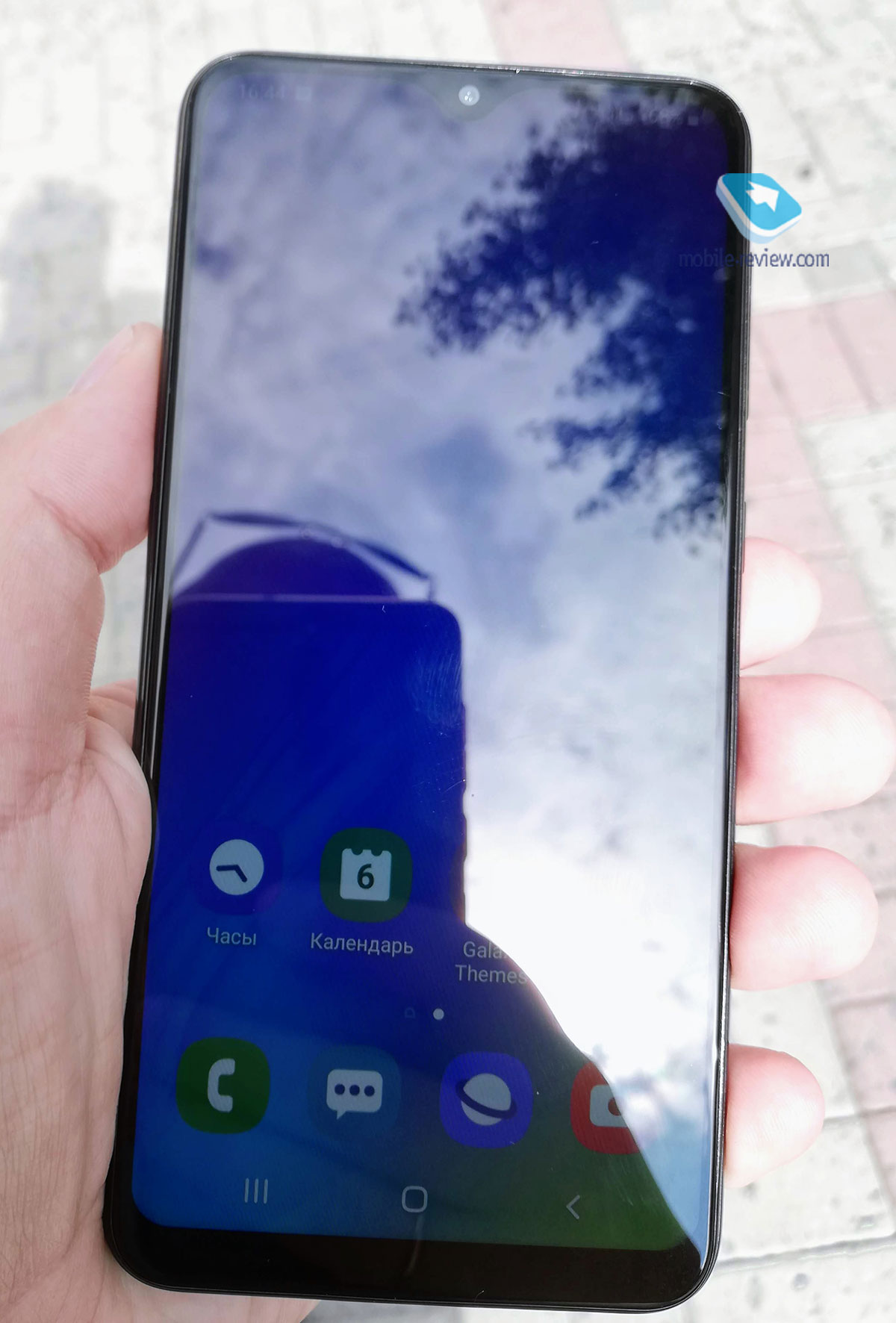 Огляд смартфона Samsung Galaxy M10