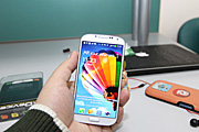 Фотографии Samsung Galaxy S4 в интерьере