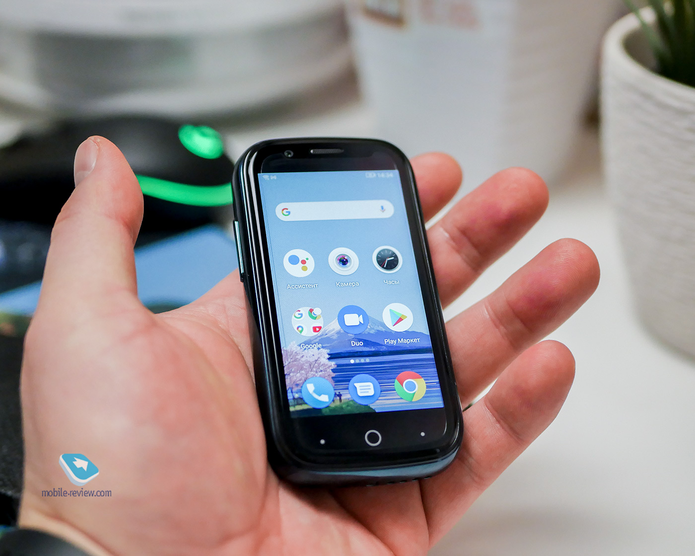 Обзор самого маленького в мире смартфона – Unihertz Jelly 2
